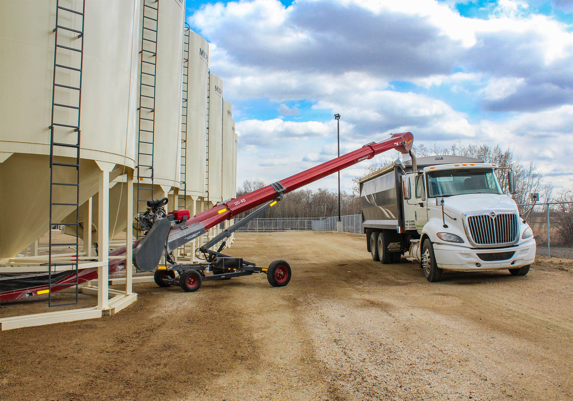 Meridian manufcturingTruck Load Conveyor