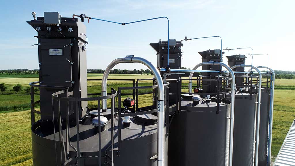 Unlocking Efficiency & Quality: How Meridian Manufacturing’s Plastic Silos Optimize Production