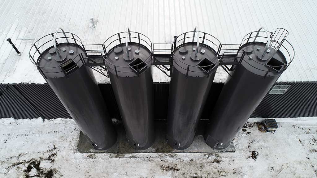Unlocking Efficiency & Quality: How Meridian Manufacturing’s Plastic Silos Optimize Production