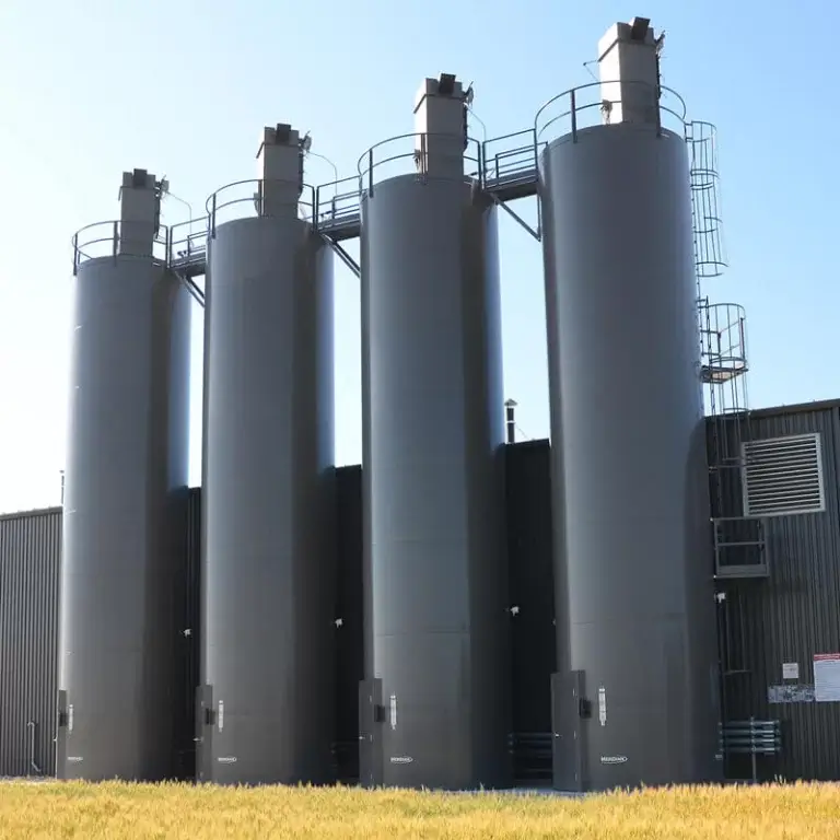 Meridian Manufacturing: Skirted SmoothWall Silos